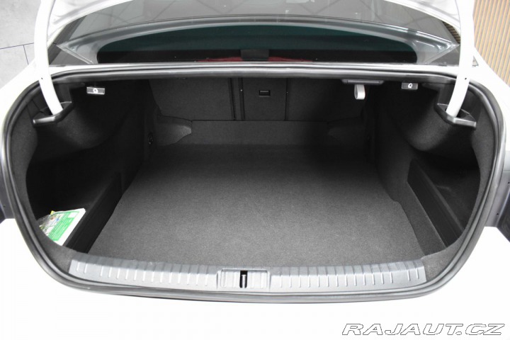 Volkswagen Passat 1.5 TSI REZERVACE 2021