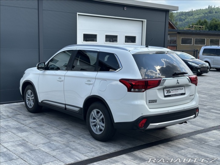 Mitsubishi Outlander 2,0 150PS Intense A/T 4x 2016
