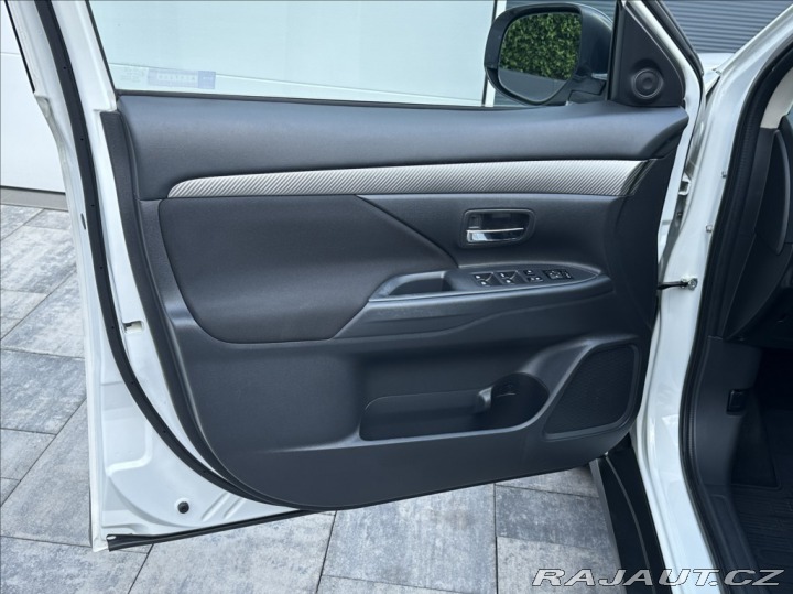 Mitsubishi Outlander 2,0 150PS Intense A/T 4x 2016