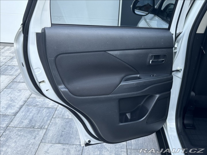 Mitsubishi Outlander 2,0 150PS Intense A/T 4x 2016