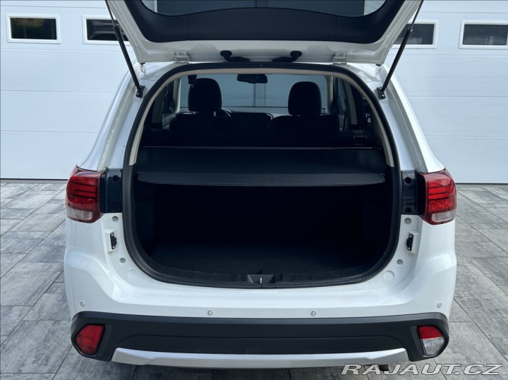 Mitsubishi Outlander 2,0 150PS Intense A/T 4x 2016