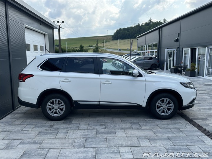 Mitsubishi Outlander 2,0 150PS Intense A/T 4x 2016