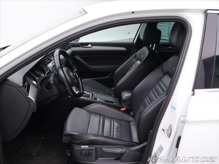 Volkswagen Passat 2,0 TDI 140kW DSG R-line 2017