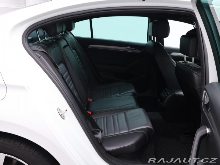 Volkswagen Passat 2,0 TDI 140kW DSG R-line 2017