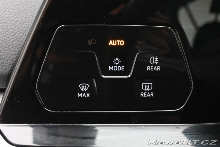 Volkswagen Golf 2,0 TDI 85kW Life Záruka 2022