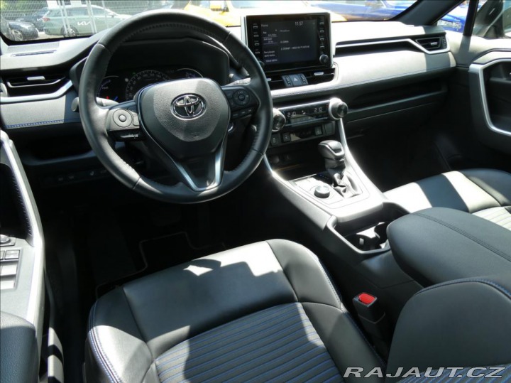 Toyota RAV4 2,5 Hybrid,1.maj,ČR,tažné 2021