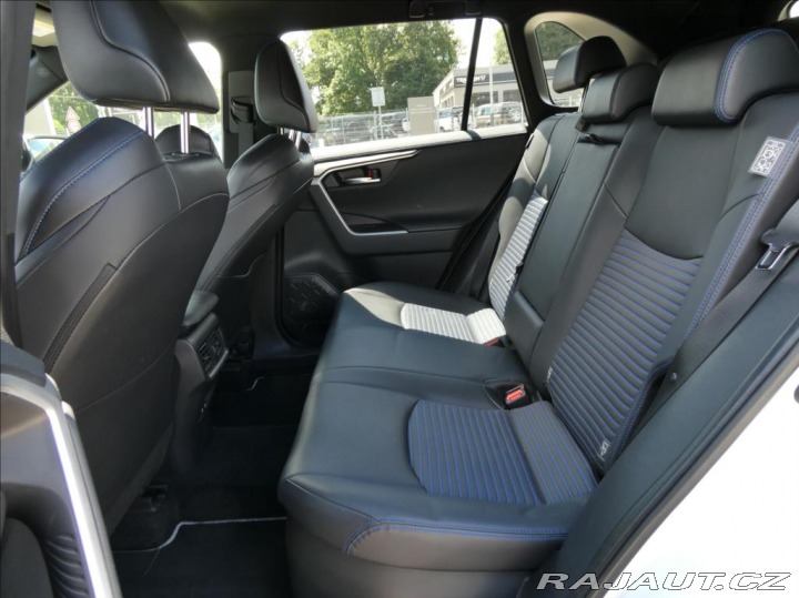 Toyota RAV4 2,5 Hybrid,1.maj,ČR,tažné 2021