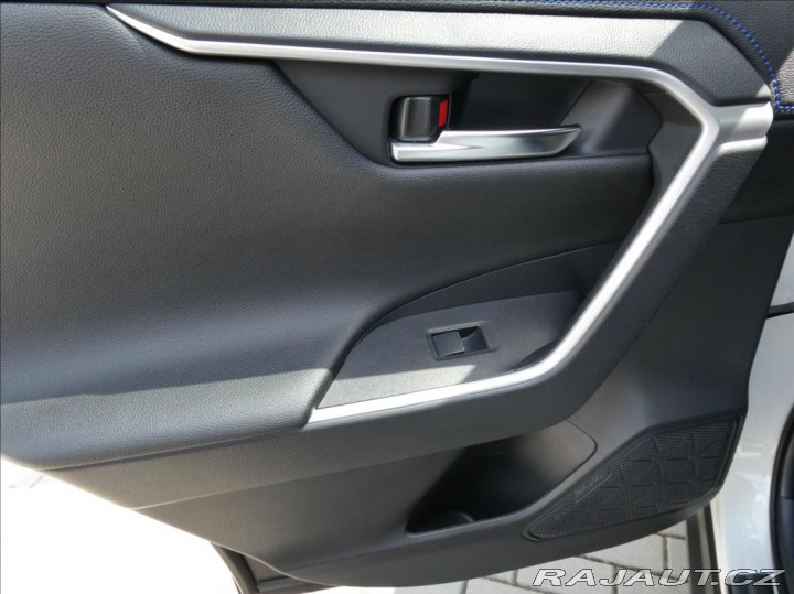 Toyota RAV4 2,5 Hybrid,1.maj,ČR,tažné 2021