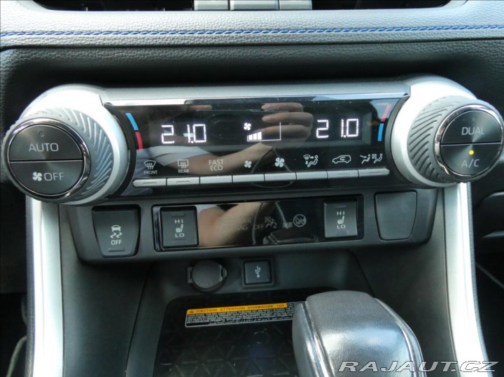 Toyota RAV4 2,5 Hybrid,1.maj,ČR,tažné 2021