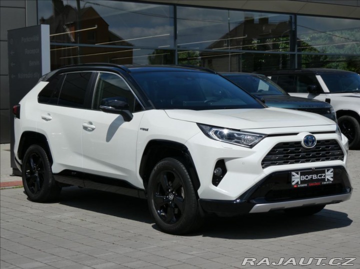Toyota RAV4 2,5 Hybrid,1.maj,ČR,tažné 2021