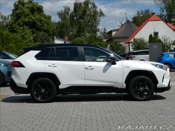 Toyota RAV4 2,5 Hybrid,1.maj,ČR,tažné 2021