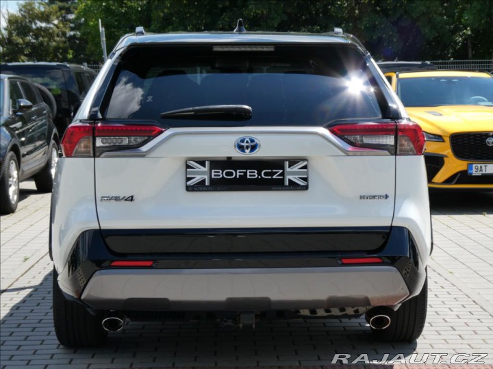 Toyota RAV4 2,5 Hybrid,1.maj,ČR,tažné 2021