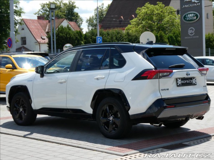 Toyota RAV4 2,5 Hybrid,1.maj,ČR,tažné 2021