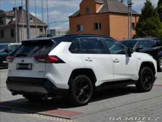 Toyota RAV4 2,5 Hybrid,1.maj,ČR,tažné 2021