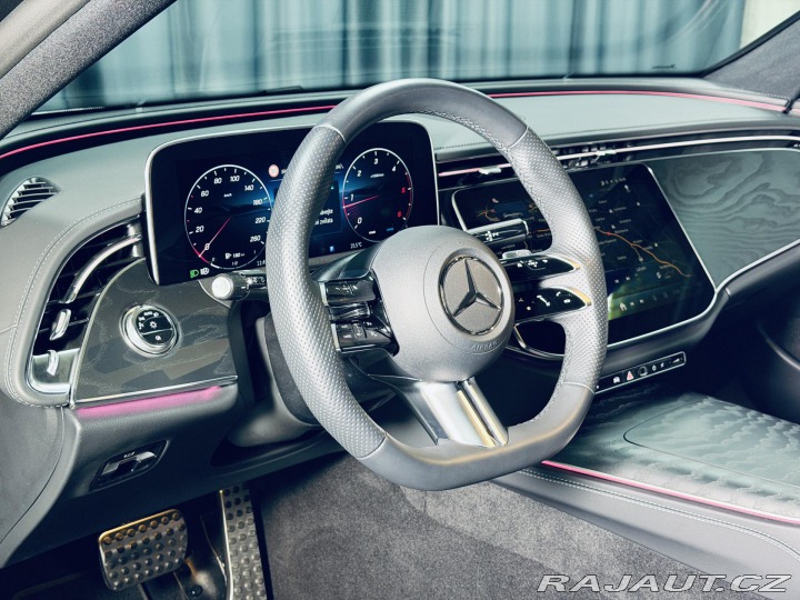 Mercedes-Benz E 220d*AMG*360*REZERVACE* 2025