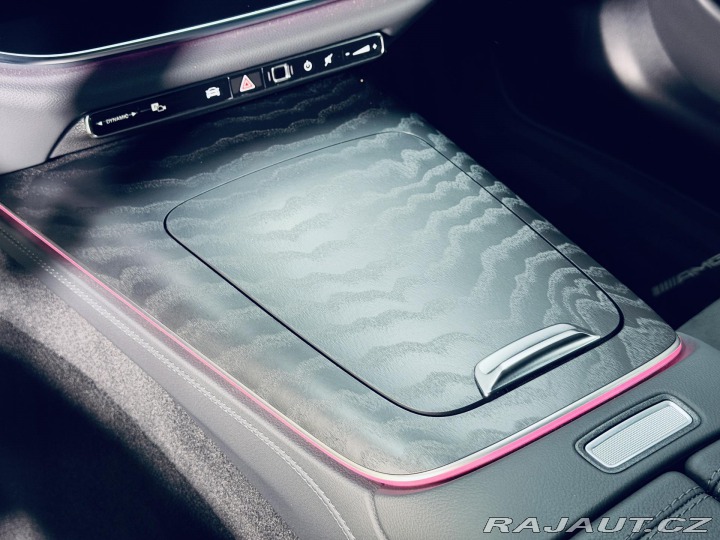 Mercedes-Benz E 220d*AMG*360*REZERVACE* 2025