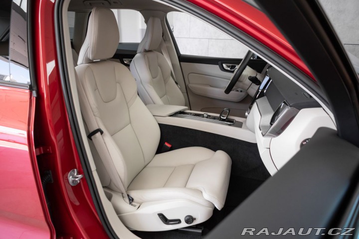 Volvo XC60 B5 184kW DARK PLUS*DPH*ČR 2023