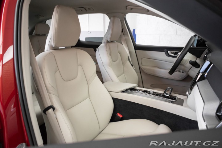 Volvo XC60 B5 184kW DARK PLUS*DPH*ČR 2023
