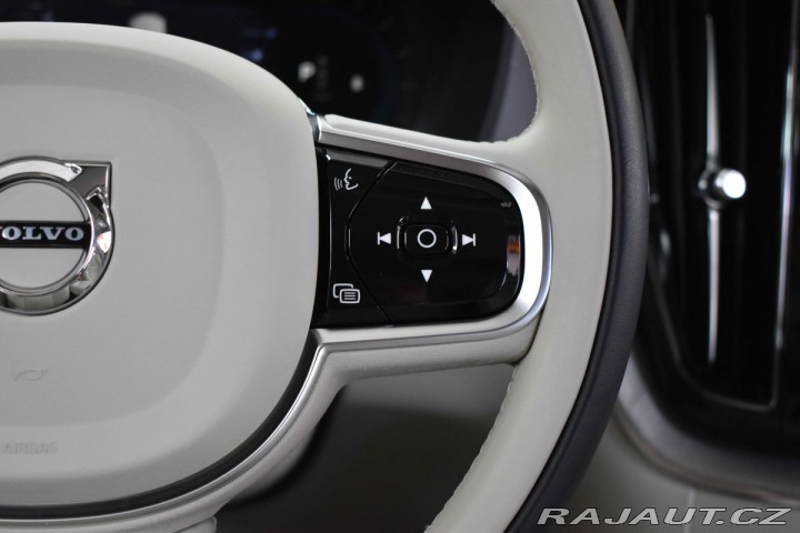 Volvo XC60 B5 184kW DARK PLUS*DPH*ČR 2023