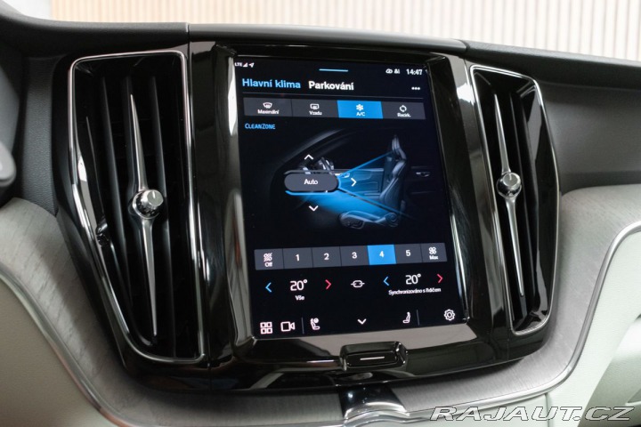 Volvo XC60 B5 184kW DARK PLUS*DPH*ČR 2023