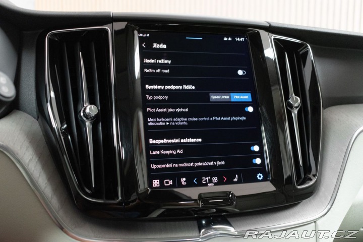 Volvo XC60 B5 184kW DARK PLUS*DPH*ČR 2023