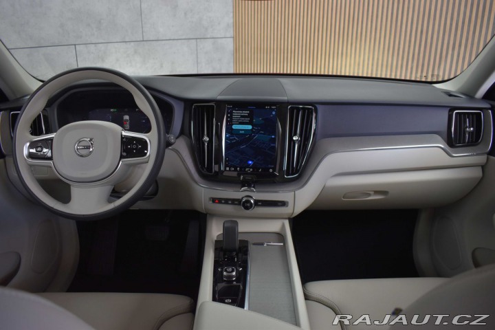 Volvo XC60 B5 184kW DARK PLUS*DPH*ČR 2023