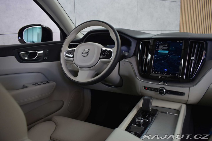 Volvo XC60 B5 184kW DARK PLUS*DPH*ČR 2023
