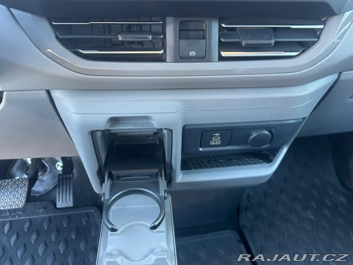 Volkswagen Caravelle 2.0TDi, 110KW, 8. MÍST 2026