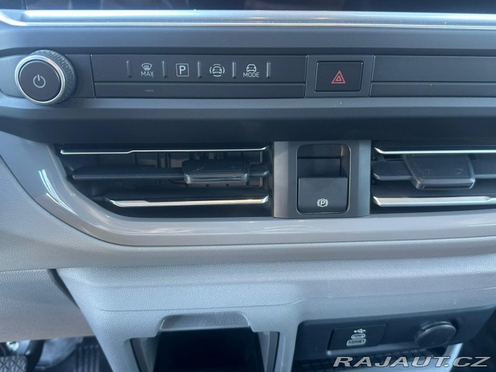 Volkswagen Caravelle 2.0TDi, 110KW, 8. MÍST 2026