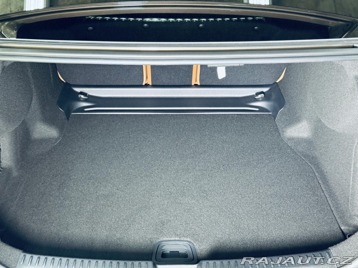 Mercedes-Benz E 220d*AMG*4M*AIR*NAT.NAP*P 2025