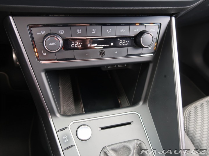 Volkswagen Polo 1,0 TSi DSG R-Line NAVI Č 2018