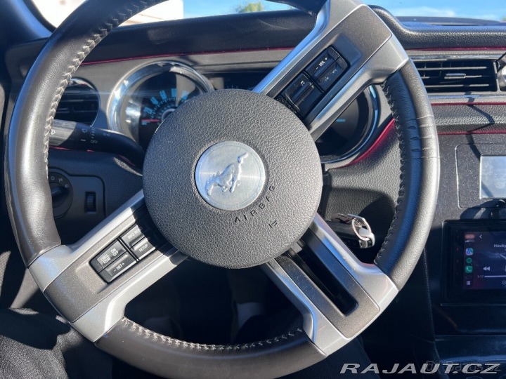 Ford Mustang 3,7 V6, 227 kW, Automat 2013
