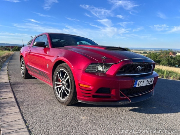 Ford Mustang 3,7 V6, 227 kW, Automat 2013