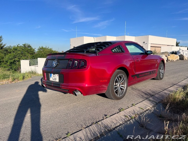 Ford Mustang 3,7 V6, 227 kW, Automat 2013