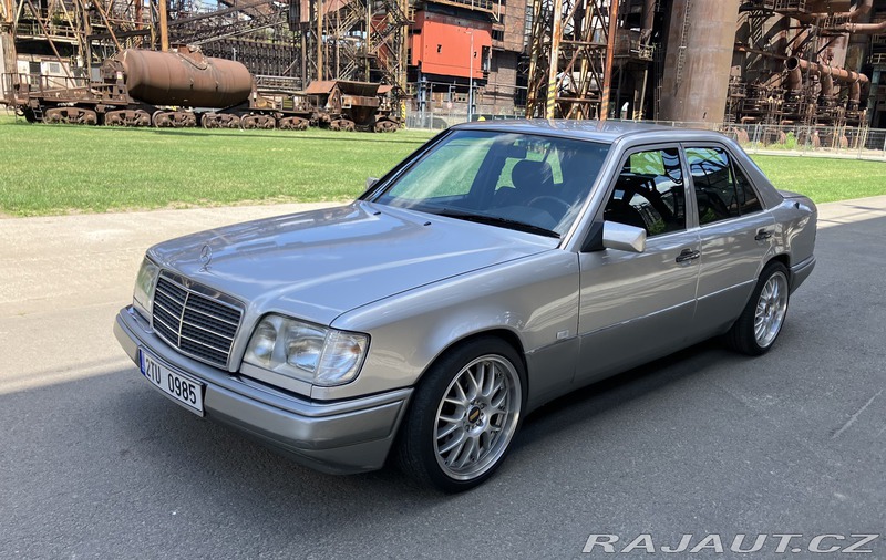 Mercedes-Benz 124 E 200