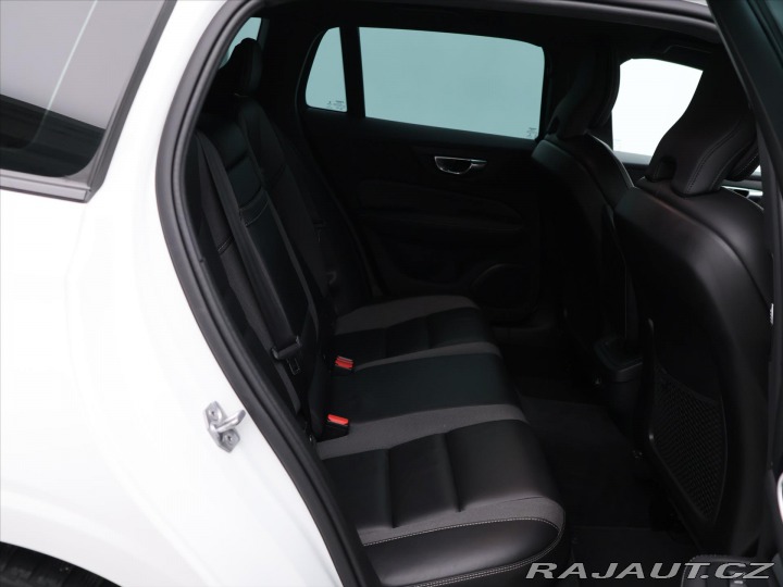 Volvo V60 2,0 T5 184kW Drive-E R-De 2022
