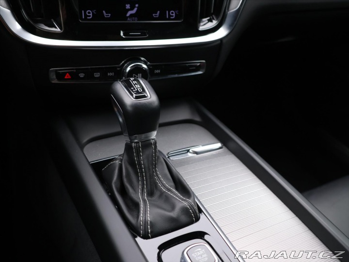 Volvo V60 2,0 T5 184kW Drive-E R-De 2022