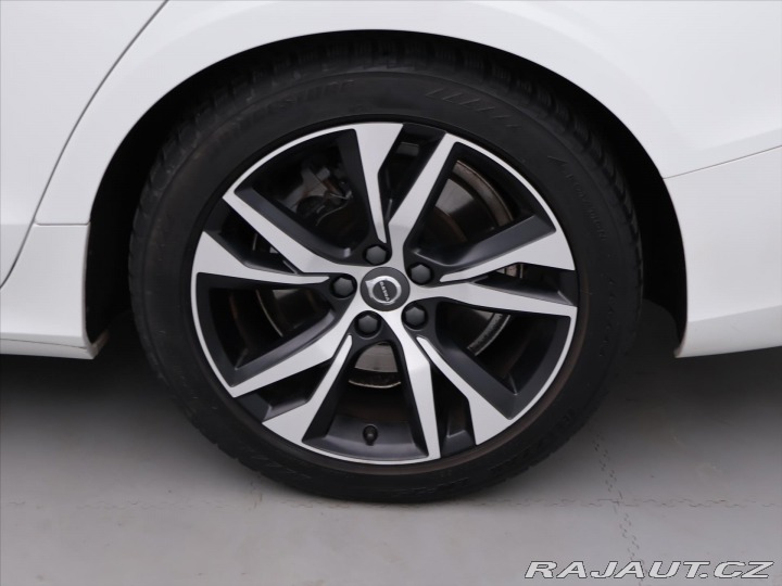 Volvo V60 2,0 T5 184kW Drive-E R-De 2022