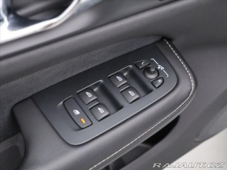 Volvo V60 2,0 T5 184kW Drive-E R-De 2022