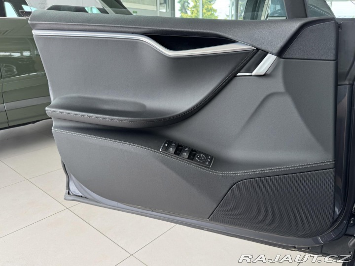 Tesla Model S  1800