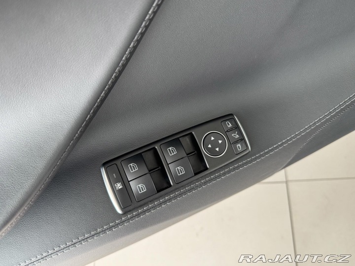 Tesla Model S 1800