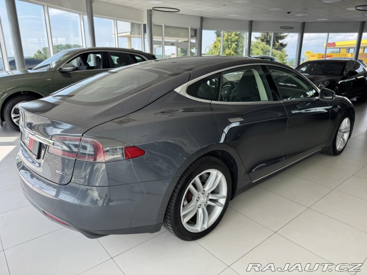Tesla Model S 1800