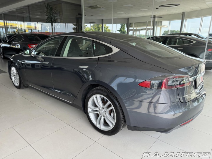 Tesla Model S 1800