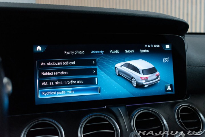 Mercedes-Benz E E 220d AMG*4MATIC*TAŽNÉ*A 2021