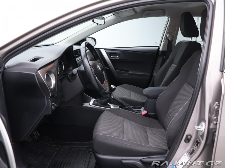 Toyota Auris 1,6 i 97kW Serv. Kniha 1. 2013