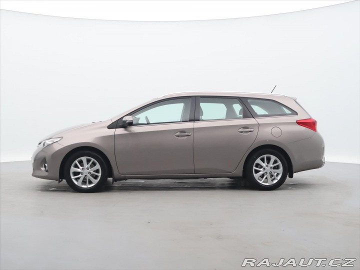 Toyota Auris 1,6 i 97kW Serv. Kniha 1. 2013