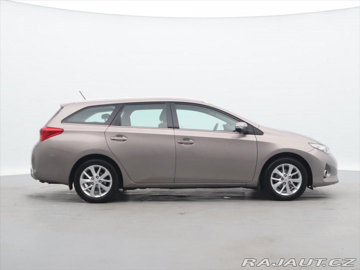 Toyota Auris 1,6 i 97kW Serv. Kniha 1. 2013