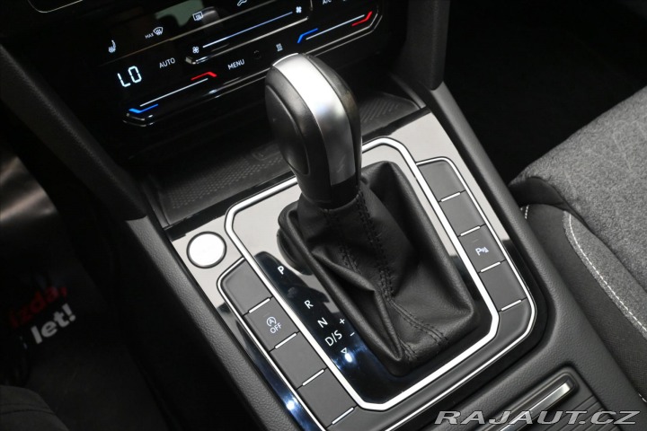 Volkswagen Passat 2,0 TDI 110 kW DSG Busine 2023