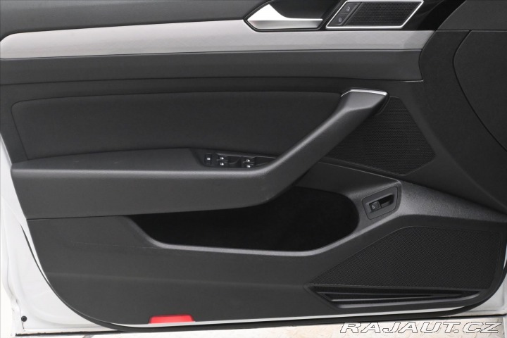 Volkswagen Passat 2,0 TDI 110 kW DSG Busine 2023