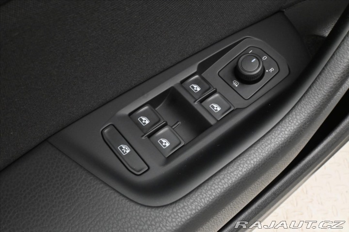 Volkswagen Passat 2,0 TDI 110 kW DSG Busine 2023